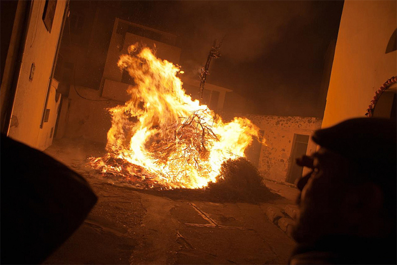 Fuoco di Sant'Antonio 2013 a Dorgali - Foto: Davide Fancello