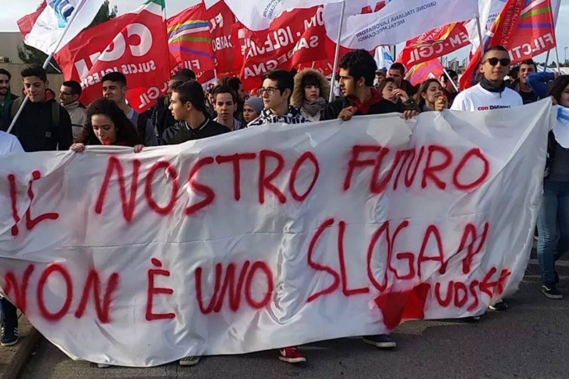 Spezzone studentesco al corteo sindacale di Carbonia